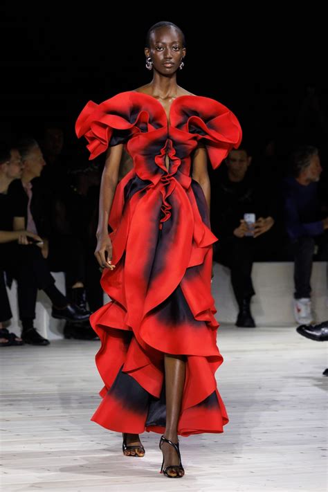 alexander mcqueen fashion week 2024.